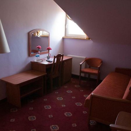 Bed and Breakfast Dwor Dluzniewo Экстерьер фото