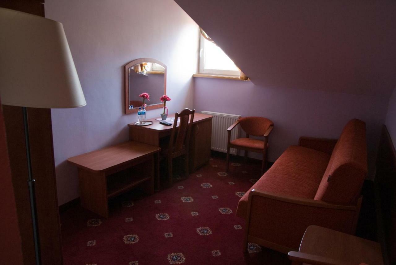 Bed and Breakfast Dwor Dluzniewo Экстерьер фото