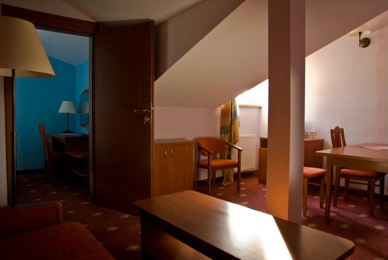 Bed and Breakfast Dwor Dluzniewo Экстерьер фото