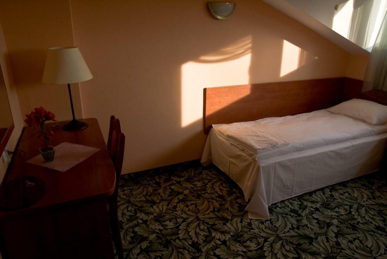 Bed and Breakfast Dwor Dluzniewo Экстерьер фото