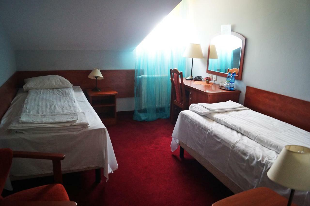Bed and Breakfast Dwor Dluzniewo Экстерьер фото
