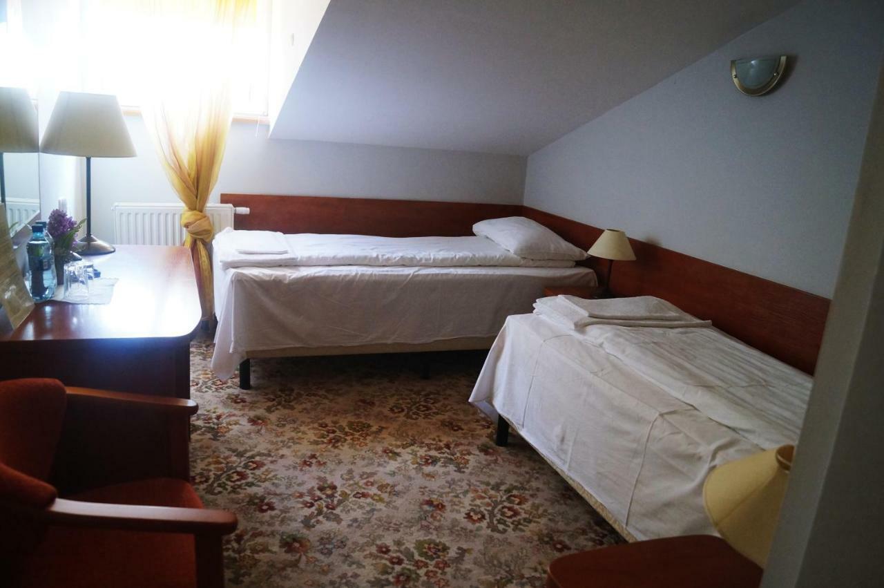 Bed and Breakfast Dwor Dluzniewo Экстерьер фото